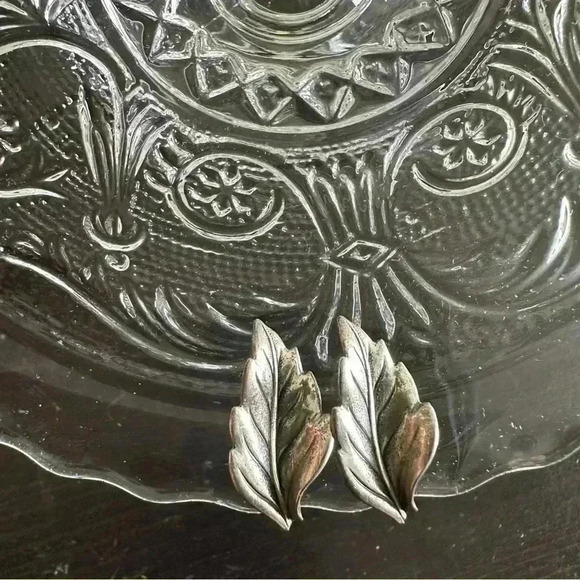Vintage Sterling Clip Earrings Leaf - Picture 2 of 7
